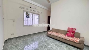 chính chủ cho thuê nguyên tầng 2 có ban công khúc Hoàng Sa