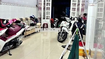 Nhà 2 tầng hẻm xe hơi có sân rộng, ở Tân Tạo, Bình Tân, DT 83m²