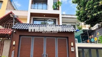CHO THUÊ NHÀ ĐẸP SÁT SÂN BAY  FULL NỘI THẤT GỖ SANG TRỌNG, NHÀ MỚI