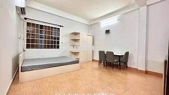 Trống sẵn phòng studio cửa sổ trời 35m2 siêu rộng ngay parc mall q8