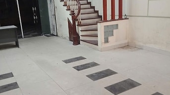 CHO THUÊ GẤP NHÀ LIỀN KỀ TRUNG KÍNH, DT 82X5T, MT 5,2M, ĐƯỜNG Ô TRÁNH 