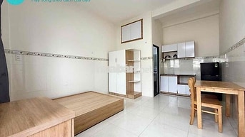 STUDIO BAN CÔNG - HẦM XE THANG MÁY BẢO VỆ - NGAY CHỢ HOÀNG HOA THÁM