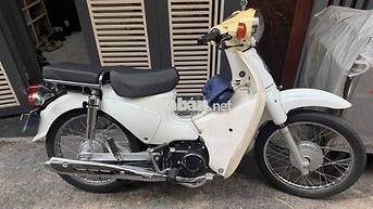 Honda Cub Trắng Cổ điển
