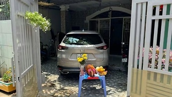 BÁN NHANH NHÀ 82M2,NGANG 5,4M ,CẠNH NGẢ TƯ THỦ ĐỨC . GIÁ CHỈ 4 TỶ 900 