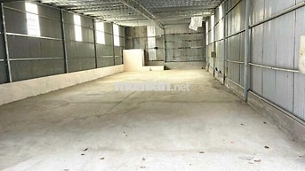 CHO THUÊ XƯỞNG 300M NGAY NHÃ TƯ CHIÊU LIÊU DĨ ĂN CÓ 3 PHA
