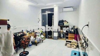 Cho thuê nguyên căn 84m2 ( 3 tầng )khu vực Phú Nhuận 