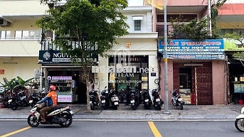 Tiệm Nail- spa 143 Trần Đình Xu, Q1. Dt: 4,1x20m, Kc: trệt, lầu