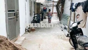 cho thuê nhà phố Đại La 50m2 cấp 4 giá 6 triệu/1th 20m ra mặt phố