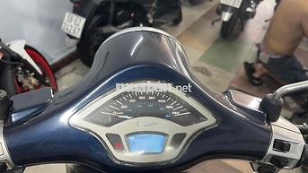 Piaggio Vespa xanh dương đen