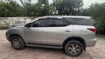 Toyota Fortuner 7 chỗ Dầu Số sàn 143.000 km Bạc