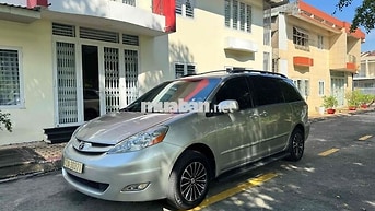 Gia đình cần bán TOYOTA SIENNA 2010 LE