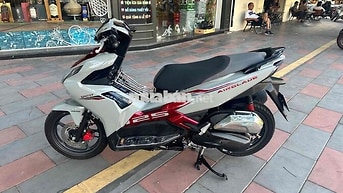 Honda Air Blade 125 2024 6456 km Xám đỏ
