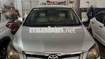 Toyota Innova E 7 chỗ Bạc