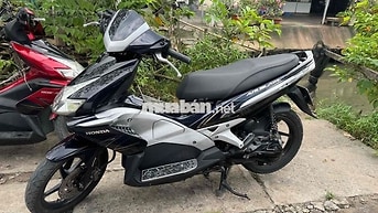 2 em  Honda Air Blade 2009 đỏ và đen