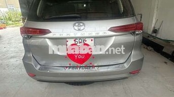 Toyota Fortuner 7 chỗ Dầu Số sàn 126.000km bạc