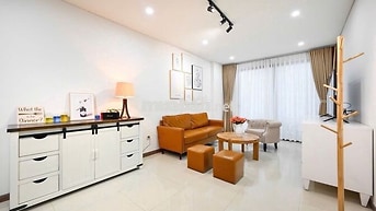 Sang HĐ thuê căn 3 PN Hà Đô Centrosa, tầng cao căn góc full nội thất