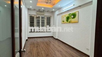 Nhà 5 tầng cho thuê phố Văn Cao 34m², ô tô đỗ cửa, giá 14 triệu/tháng