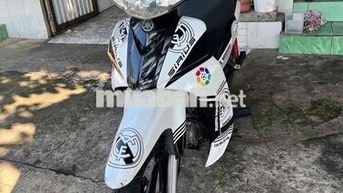 Yamaha Sirius Trắng đen