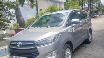 Toyota Innova 7 chỗ xăng số sàn bạc