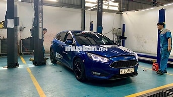 FORD FOCUS 2017 HATCHBACK MÀU XANH 12.000 KM