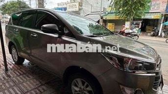 Toyota Innova 2016 2.0E vàng đồng ánh kim