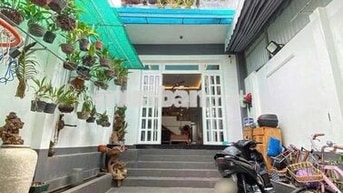 NHÀ 1 TRỆT 3 LẦU 5PN 3WC - HẺM 520 QUỐC LỘ 13 - ĐỐI DIỆN VẠN PHÚC