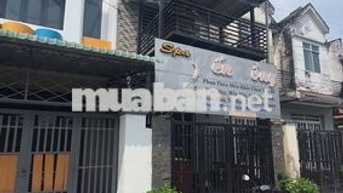 Nhà lầu 2 tầng Khu công nghiệp Cầu Tràm, sát mặt tiền đường DT826 