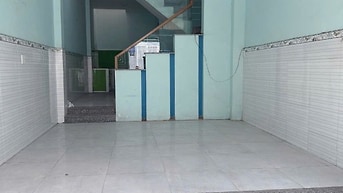 Nhà MT Kênh Nước Đen, DT: 2,4m x 7,1m, đúc 1 tấm giả