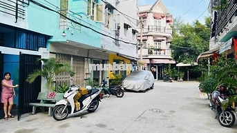 Hẻm xe hơi 8m2 xe tránh nhau thoải mái !!!!!!!!!!
