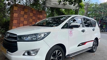 Toyota Innova 7 chỗ số sàn xăng trắng 97.452 km