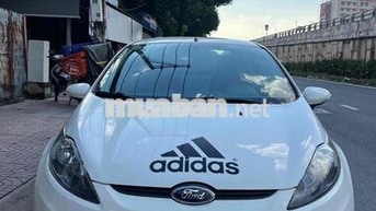 Ford Fiesta Sedan Tự động Trắng