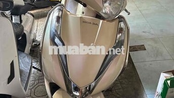 Honda Lead 2017 màu Vàng kem