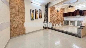 Nhà nguyên căn Thích Quảng Đức, 5x 10m, 3 tầng, 4pn/4wc, chỉ 18,9tr bl