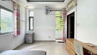 PHÒNG BAN CÔNG CỬA SỔ TRỜI FULL NỘI THẤT NẰM NGAY ĐH VĂN LANG