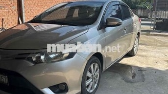 Toyota Vios E 5 chỗ Số sàn màu vàng cát