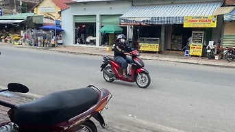 Cho Thuê Mặt Tiền Kinh Doanh QL 13 cũ, Gần Ngay Chợ, + Phòng Máy Lạnh
