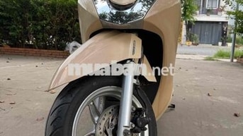 Honda Lead màu vàng kem