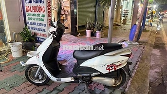 Honda SCR màu trắng