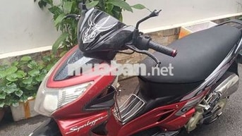 Xe máy màu đỏ đen