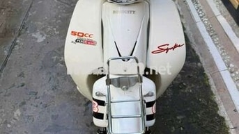 Honda Cub 50cc màu Trắng Việt Nam
