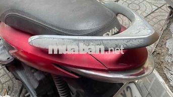 Xe máy SYM màu đỏ