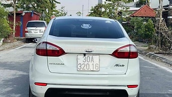 Ford Fiesta Titanium Trắng 5 chỗ