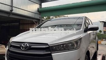 Toyota Innova 2018 2.0E Trắng