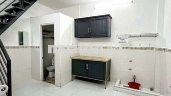 Cho thuê nhà noi thất cơ Bản vô ở liền 