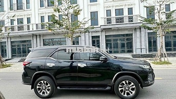 Toyota Fortuner Legender 2020 Đen