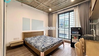 STUDIO CỬA SỔ KÍNH TRÀN SÁNG PHONG CÁCH CỔ ĐIỂN NGAY KHU SÂN BAY