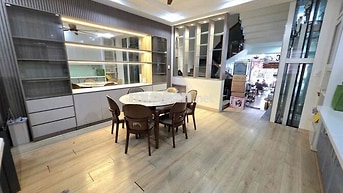 Cho thuê nhà 4 tầng có mặt bằng kinh doanh đường Tiểu La.
