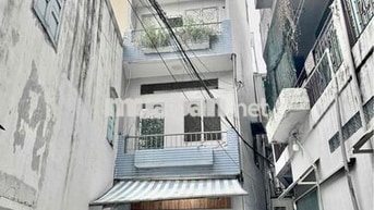 Cho thuê nhà nguyên căn siêu đẹp, nhà 4 tấm ngay vòng xoay Nguyễn Kiêm
