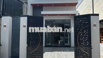 Nhà cấp 4 hiện đại 2pn 1wc sân oto ngay chợ trường