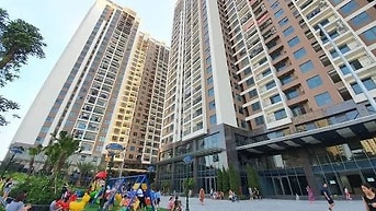 Cho thuê căn hộ chung cư 3 phòng ngủ trên trục đường chính, nội thất 